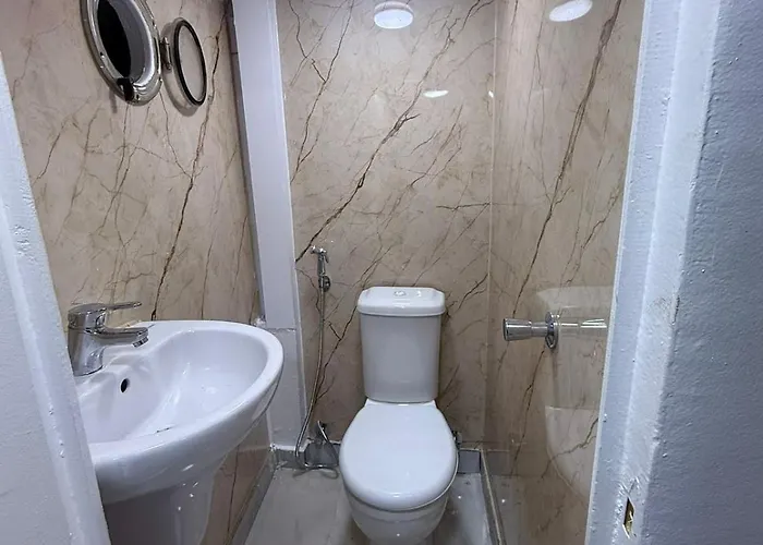 Úszó hotel Gannat Ajn-Szuhna